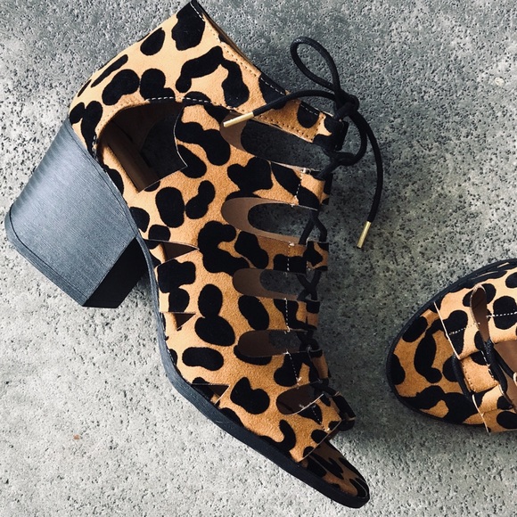 Qupid Core Animal print Stacked Wood Heeled Sandal - Picture 5 of 7